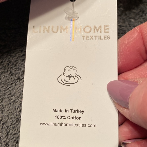 Beautiful NWT Pink Embroidered Flowers Towel Set - Picture 10 of 13